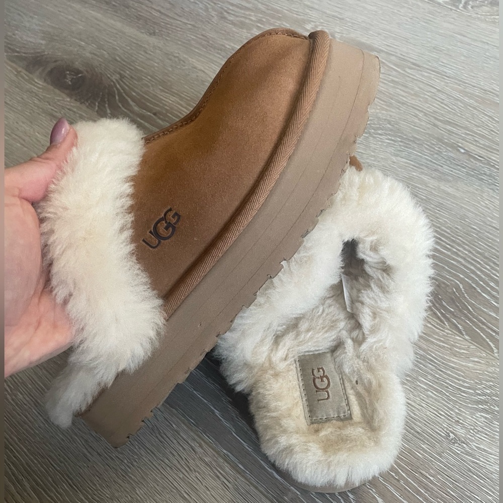 UGG Platform Slippers Tan women’s size 7